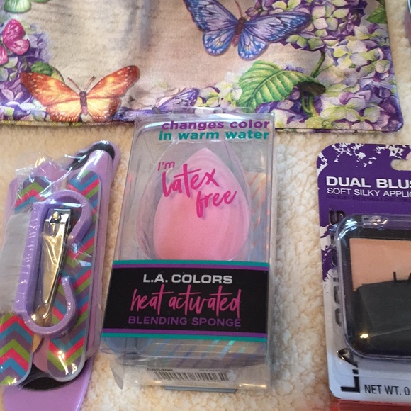 Make up bundle. Lots of items included🌷🌷🌸🌸 - Picture 4 of 4